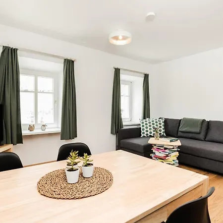 Tini's Feinstes Apartment