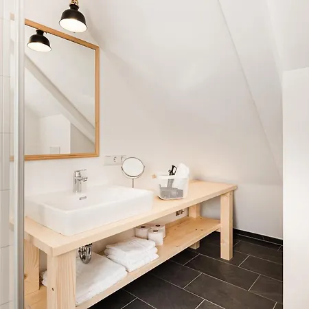 Tini's Feinstes Apartment